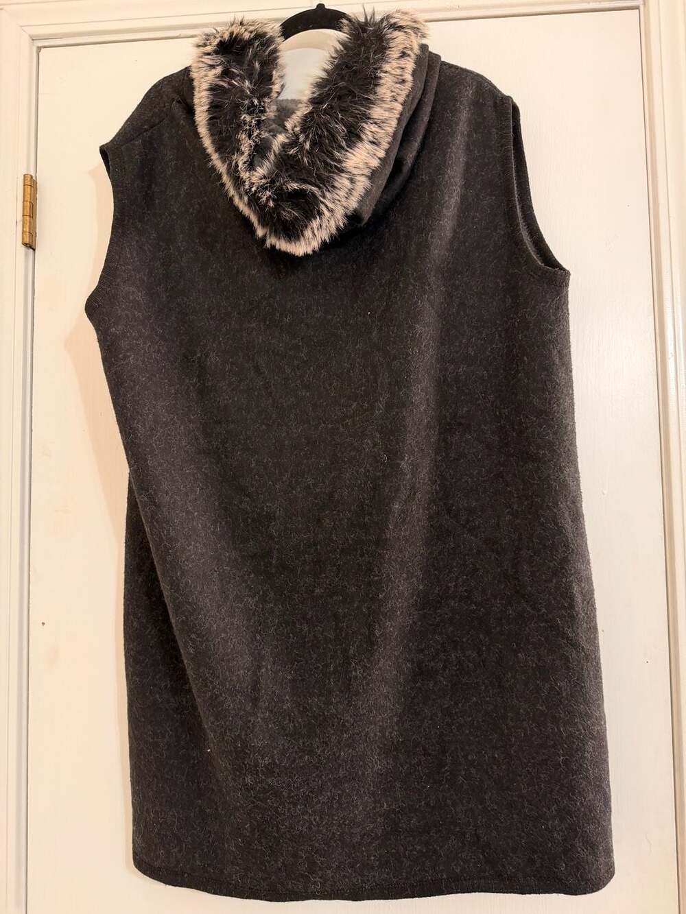 Crosstree Gray Open Front Longline Hooded Sweater Vest‎ with Faux Fur Trim - Picture 5 of 5